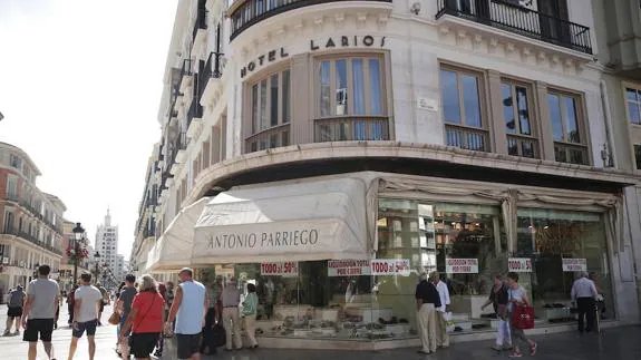 La zapater a Antonio Parriego cierra tras 38 a os su tienda en la